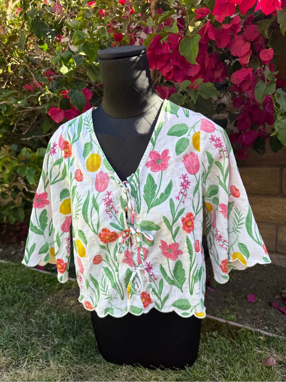 Sold Out Rachel Zoe White Floral Tie-Front Top 3/4 Sleeves with Scalloped Edges